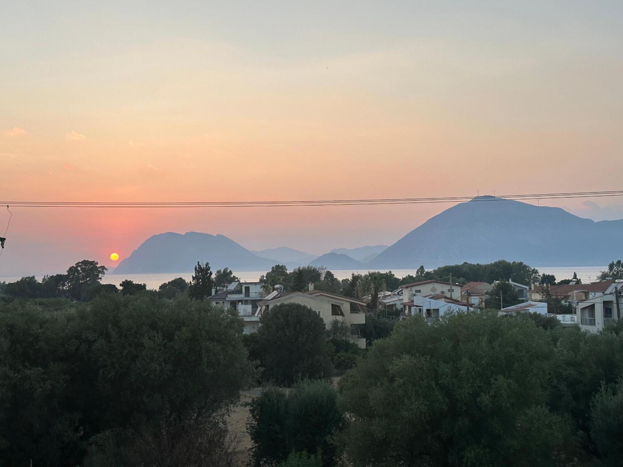 Δωματιο Με Ησυχία Και Θέα Patras Exterior photo